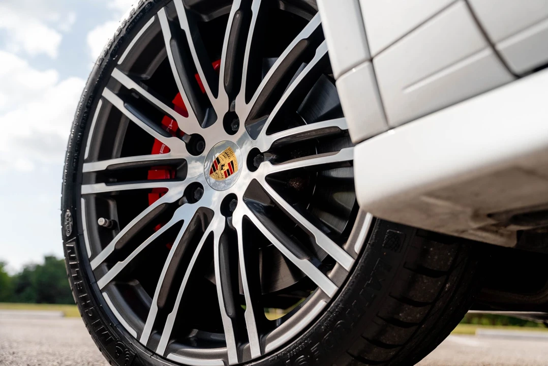 2016 Porsche 958 Cayenne GTS - Image 28 of 31