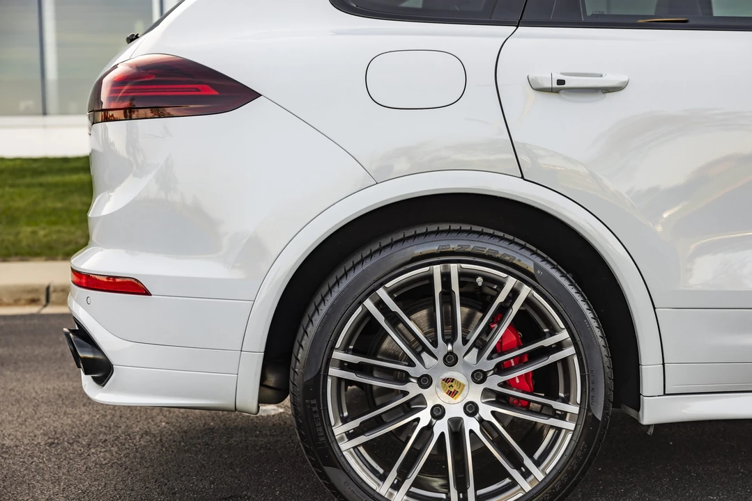 2016 Porsche 958 Cayenne GTS - Image 26 of 31