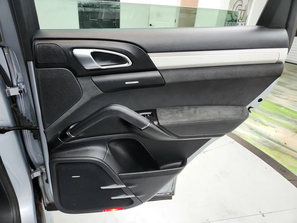 2016 Porsche 958 Cayenne GTS - Image 27 of 31