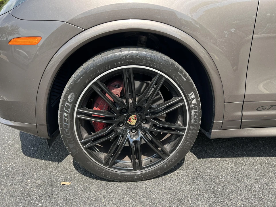 2016 Porsche 958 Cayenne GTS - Image 27 of 30