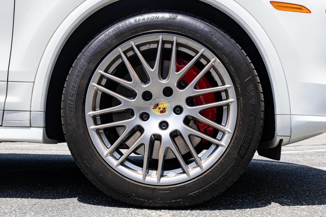 2016 Porsche 958 Cayenne GTS - Image 19 of 31