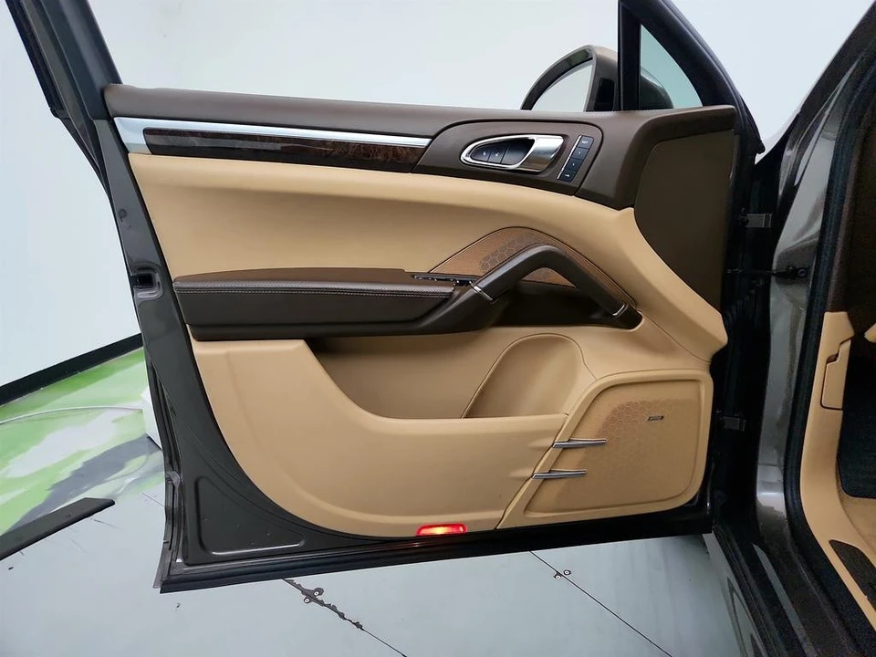 2016 Porsche 958 Cayenne GTS - Image 23 of 31