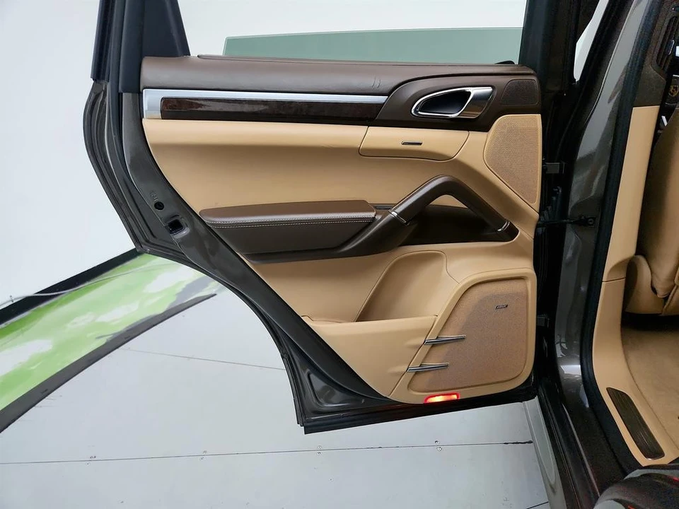 2016 Porsche 958 Cayenne GTS - Image 25 of 31