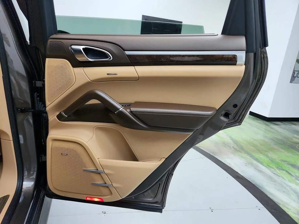 2016 Porsche 958 Cayenne GTS - Image 30 of 31