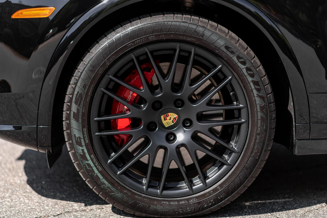 2016 Porsche 958 Cayenne GTS - Image 28 of 31