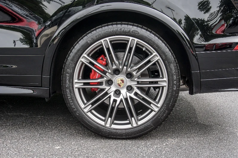 2016 Porsche 958 Cayenne GTS - Image 8 of 18