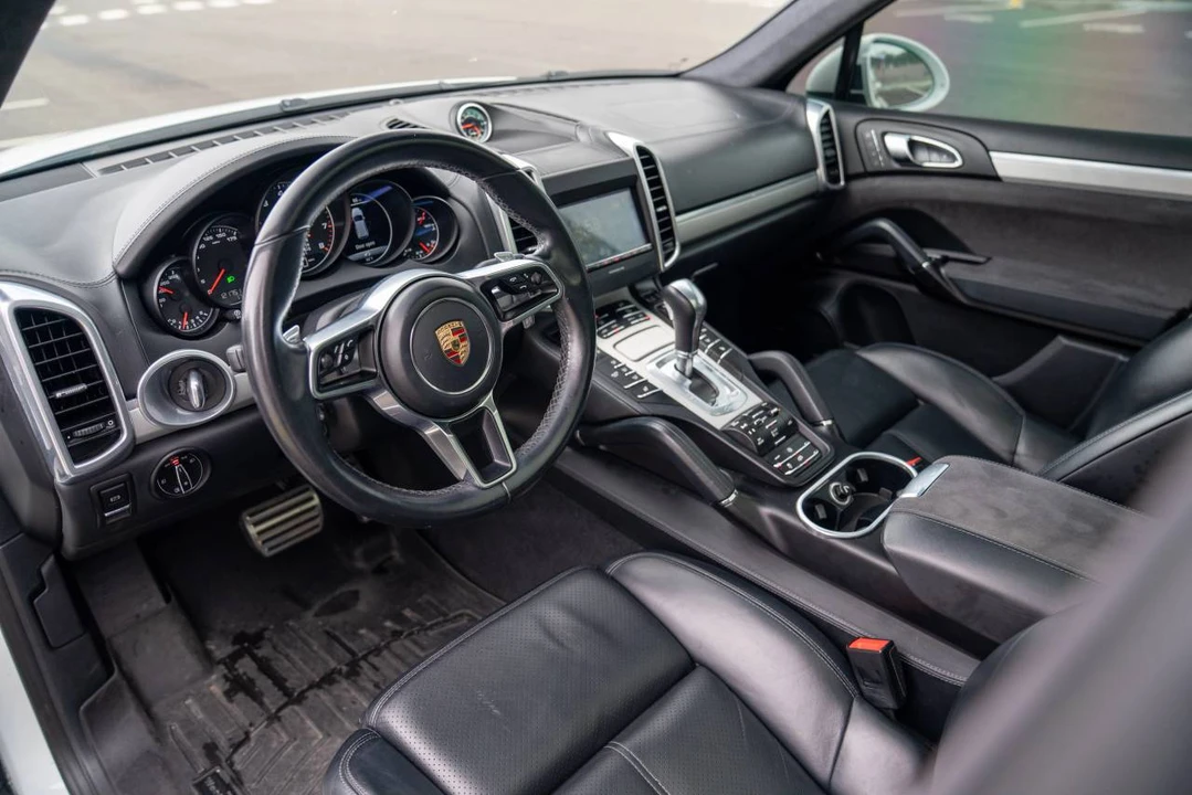 2016 Porsche 958 Cayenne GTS - Image 4 of 5