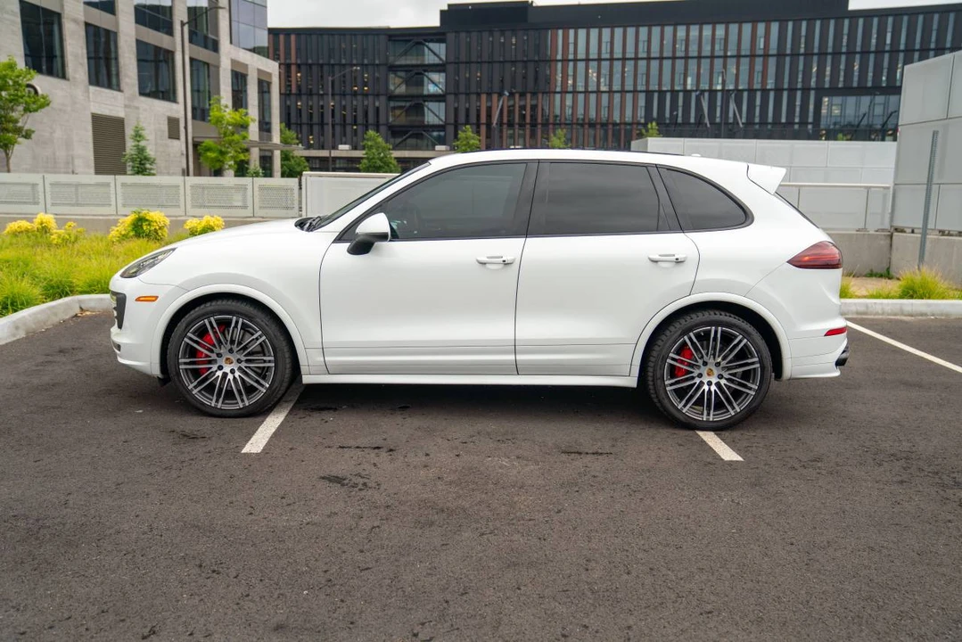 2016 Porsche 958 Cayenne GTS - Image 2 of 5