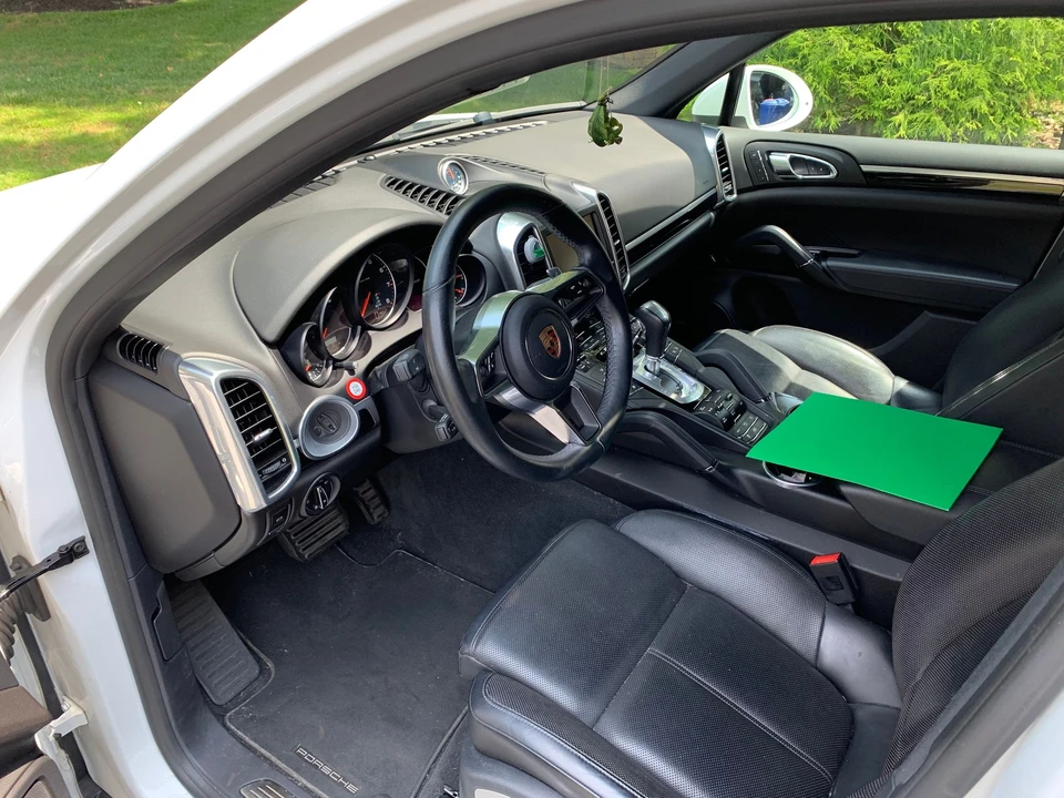 2016 Porsche 958 Cayenne - Image 11 of 16