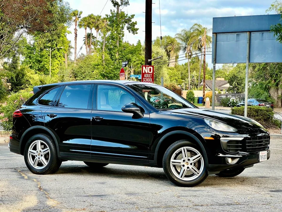 2016 Porsche 958 Cayenne - Image 2 of 24