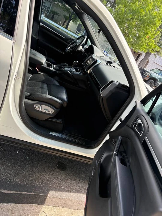 2016 Porsche 958 Cayenne - Image 12 of 17