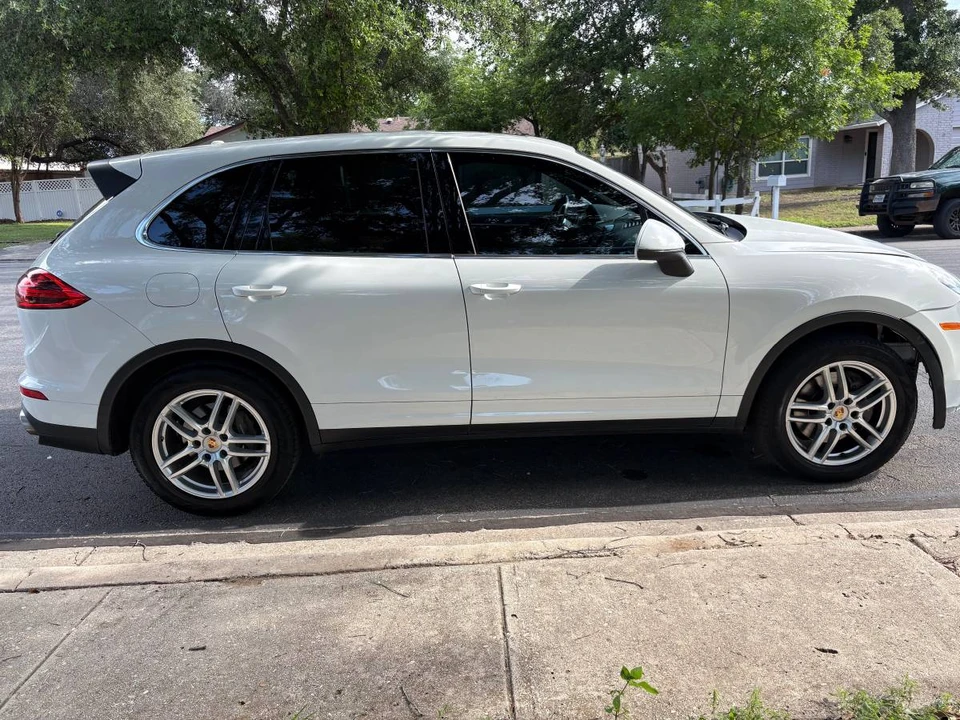 2016 Porsche 958 Cayenne - Image 4 of 17