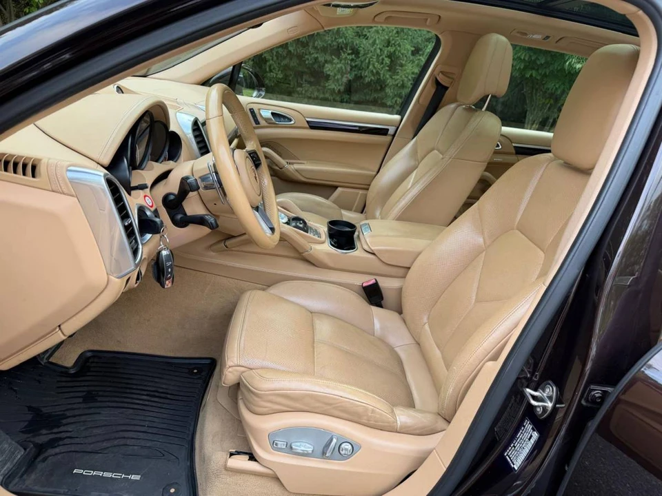 2016 Porsche 958 Cayenne - Image 13 of 19