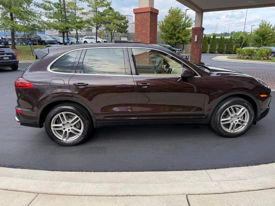 2016 Porsche 958 Cayenne - Image 9 of 19