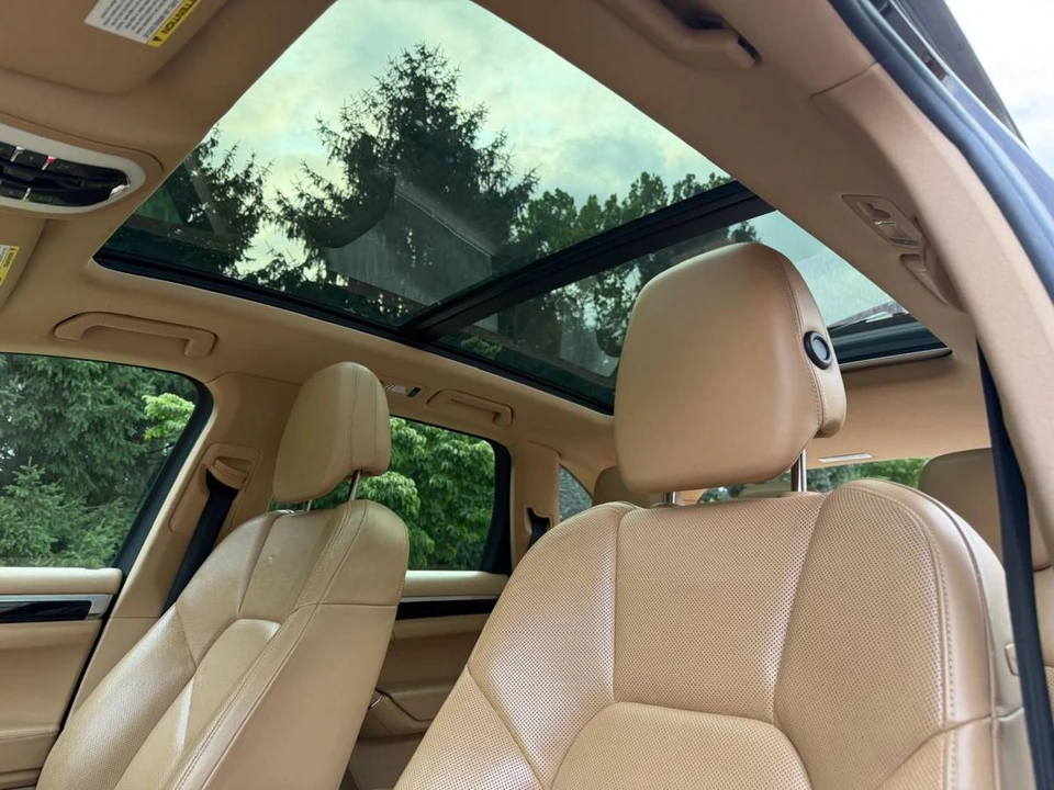 2016 Porsche 958 Cayenne - Image 15 of 19