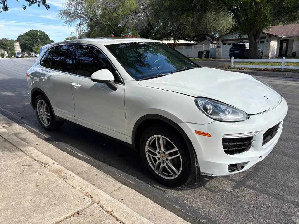 2016 Porsche 958 Cayenne - Image 2 of 17