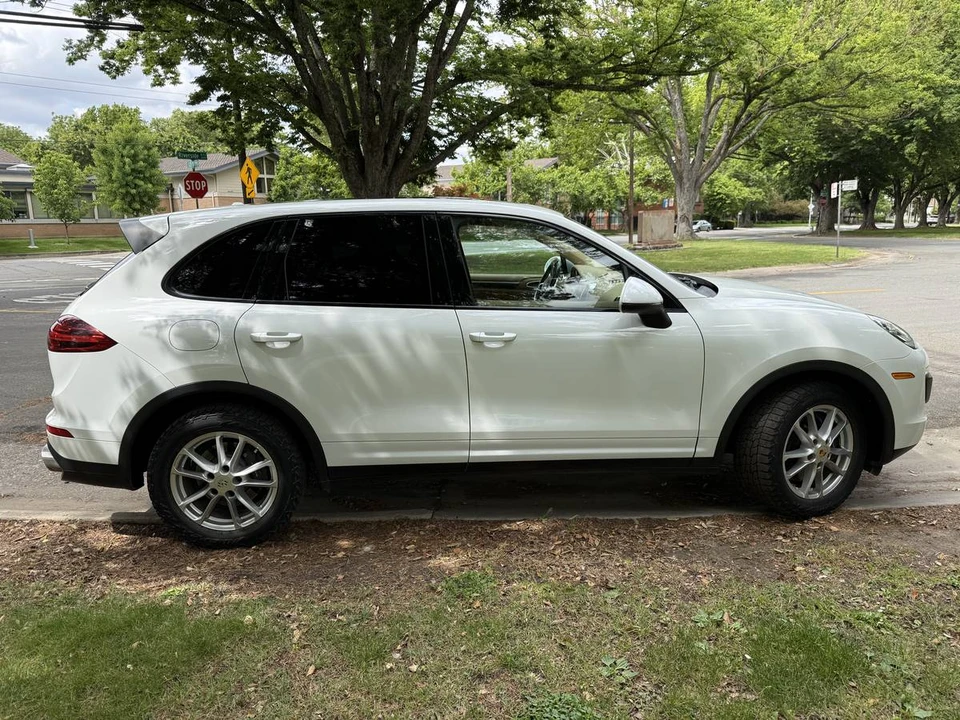 2016 Porsche 958 Cayenne - Image 2 of 11