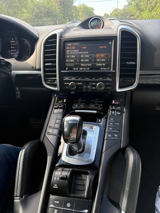 2016 Porsche 958 Cayenne - Image 16 of 17