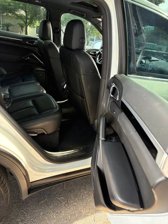 2016 Porsche 958 Cayenne - Image 14 of 17