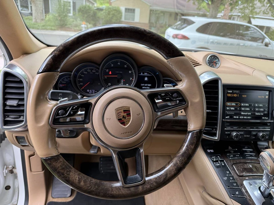 2016 Porsche 958 Cayenne - Image 9 of 11