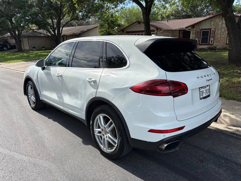 2016 Porsche 958 Cayenne - Image 5 of 17