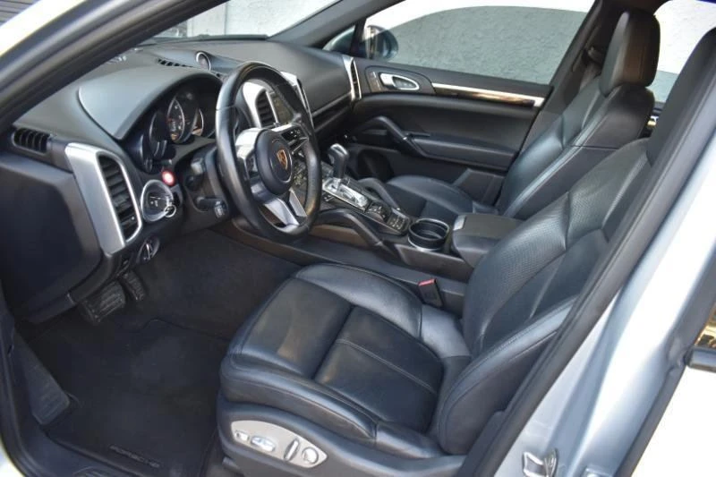 2016 Porsche 958 Cayenne - Image 4 of 20