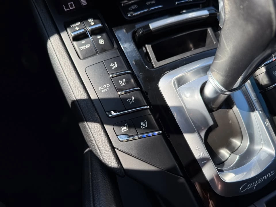 2016 Porsche 958 Cayenne - Image 13 of 20