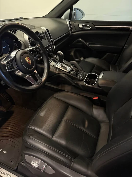 2016 Porsche 958 Cayenne - Image 2 of 8