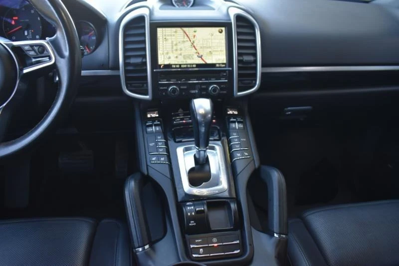 2016 Porsche 958 Cayenne - Image 13 of 20
