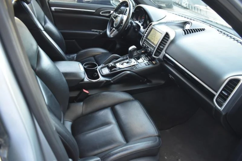 2016 Porsche 958 Cayenne - Image 11 of 20