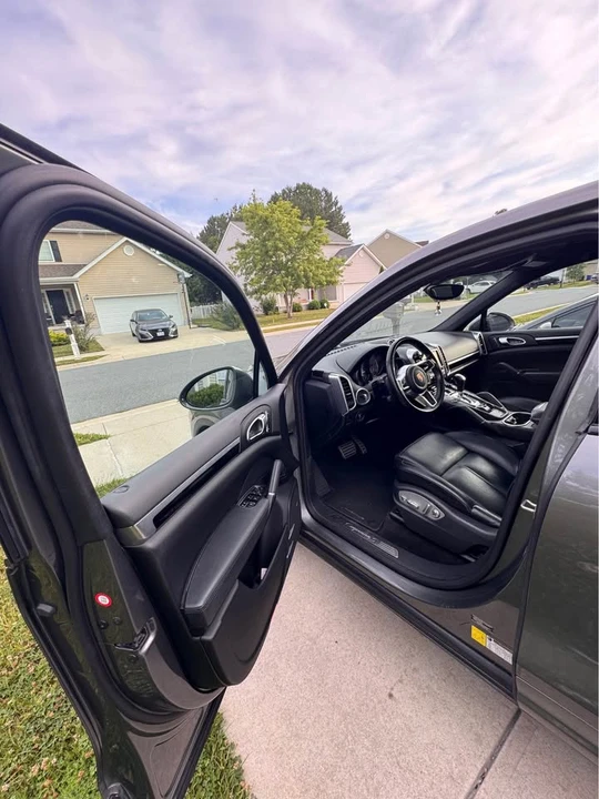 2016 Porsche 958 Cayenne - Image 8 of 17