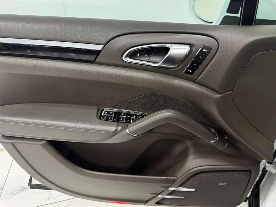 2016 Porsche 958 Cayenne - Image 13 of 20