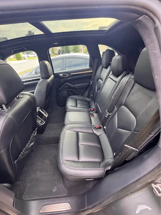 2016 Porsche 958 Cayenne - Image 16 of 17