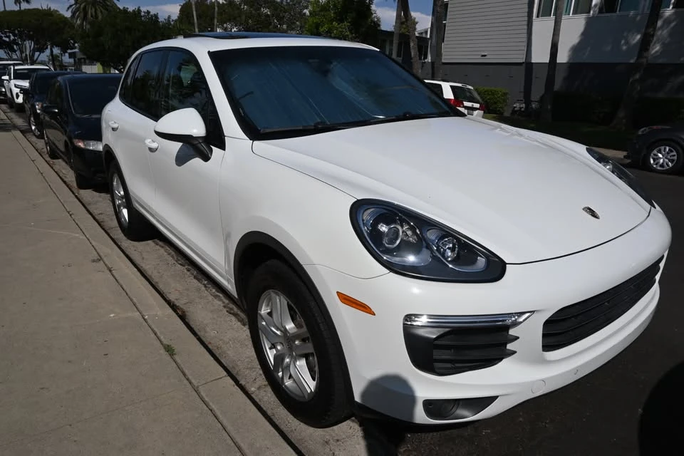 2016 Porsche 958 Cayenne - Image 2 of 11