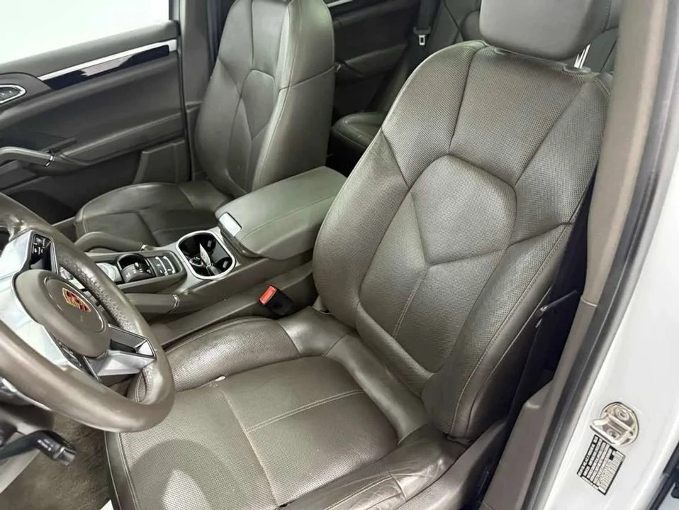 2016 Porsche 958 Cayenne - Image 16 of 20