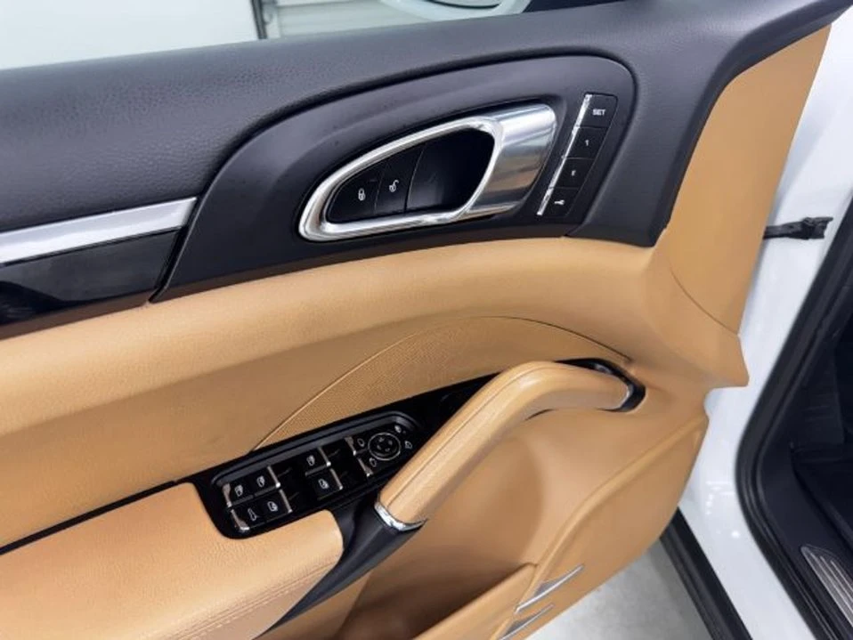 2016 Porsche 958 Cayenne - Image 19 of 20