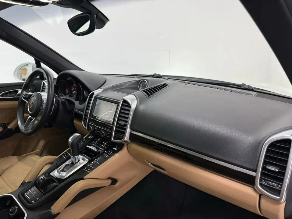 2016 Porsche 958 Cayenne - Image 10 of 20