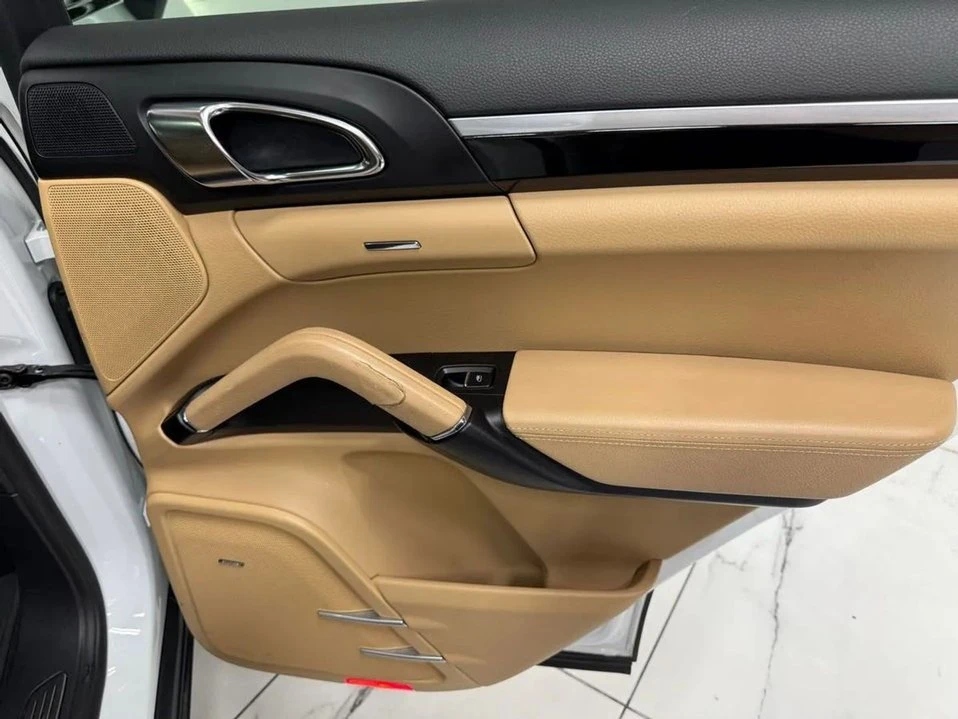 2016 Porsche 958 Cayenne - Image 7 of 20