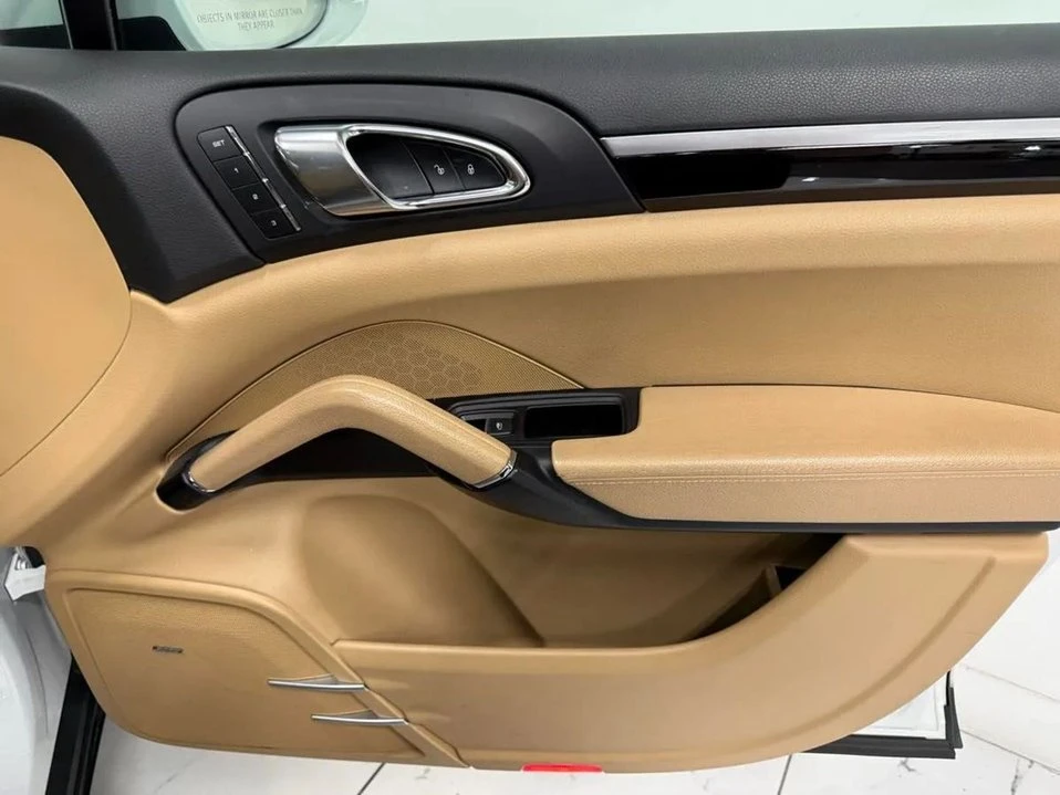 2016 Porsche 958 Cayenne - Image 9 of 20
