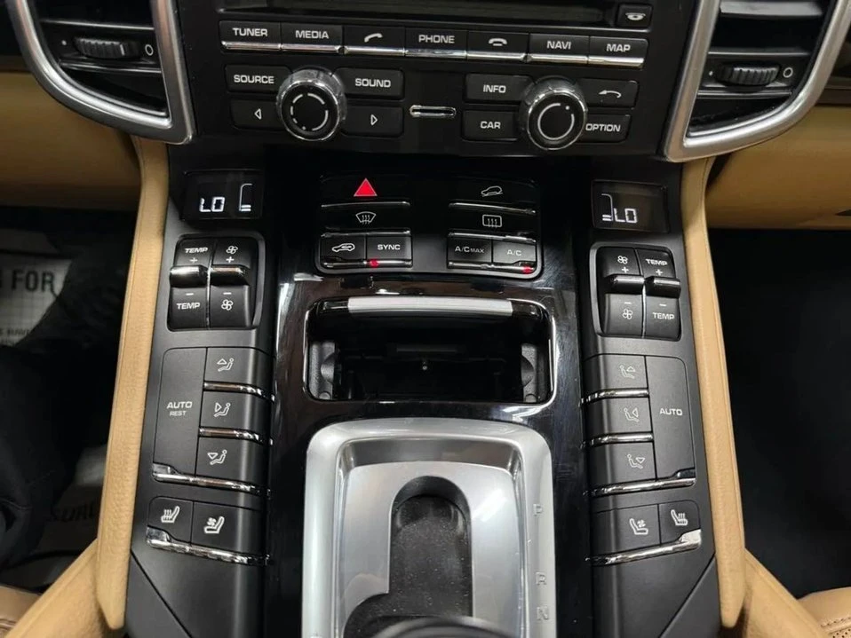 2016 Porsche 958 Cayenne - Image 14 of 20