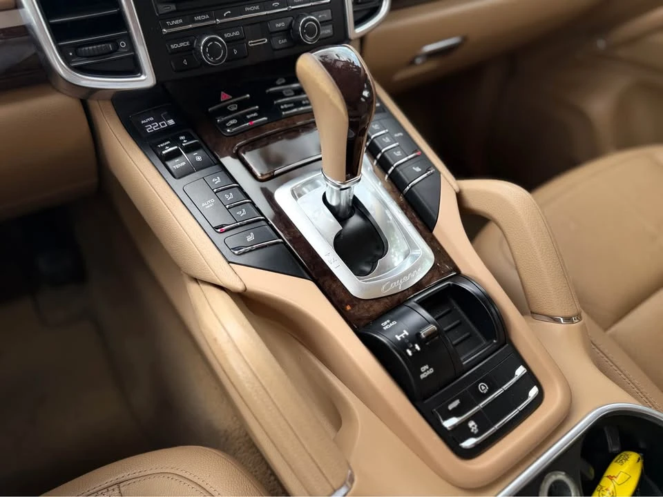 2016 Porsche 958 Cayenne - Image 8 of 20