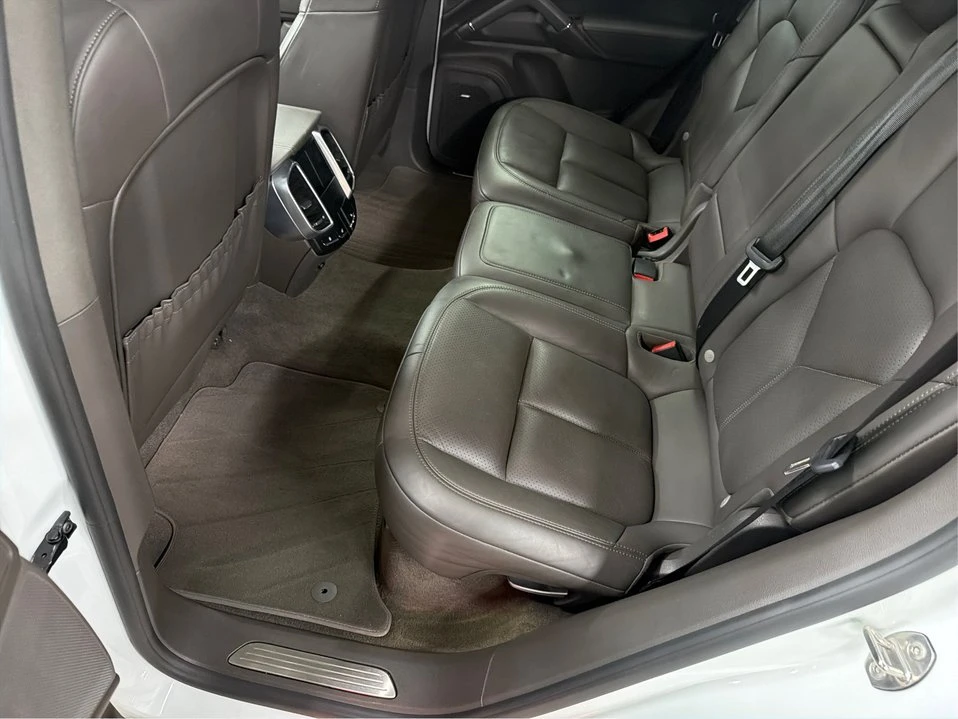 2016 Porsche 958 Cayenne - Image 13 of 20