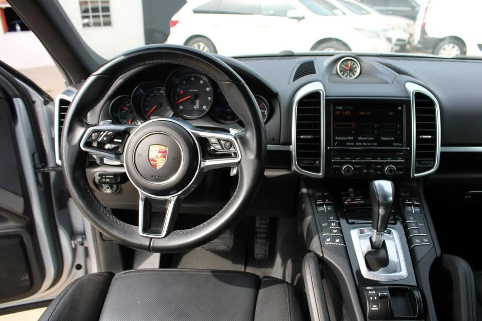 2016 Porsche 958 Cayenne - Image 16 of 20