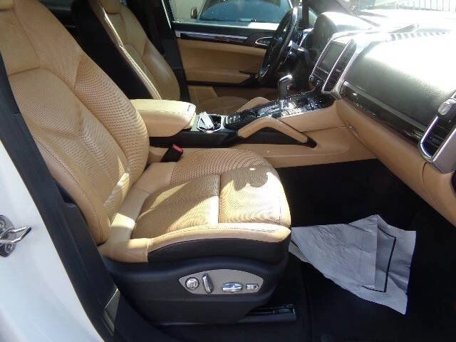 2016 Porsche 958 Cayenne - Image 19 of 20