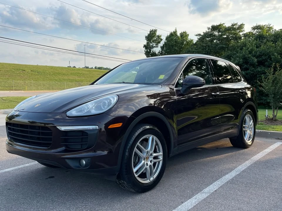 2016 Porsche 958 Cayenne - Image 2 of 9
