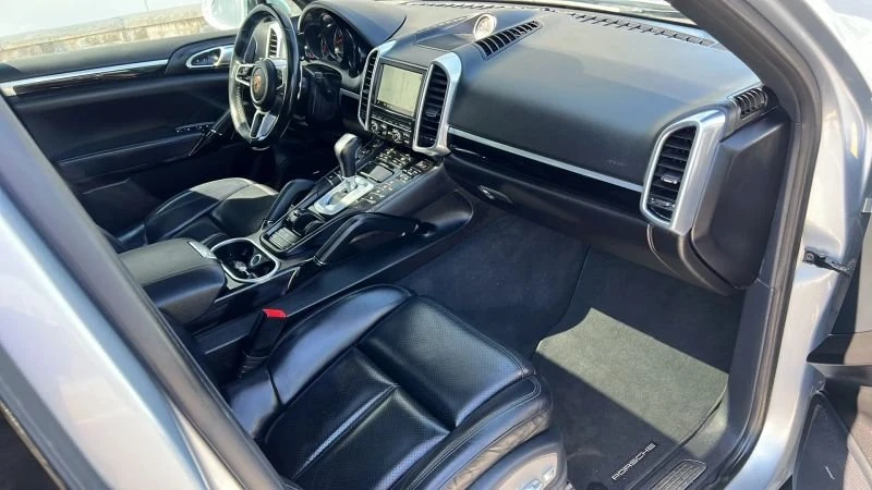 2016 Porsche 958 Cayenne - Image 18 of 20
