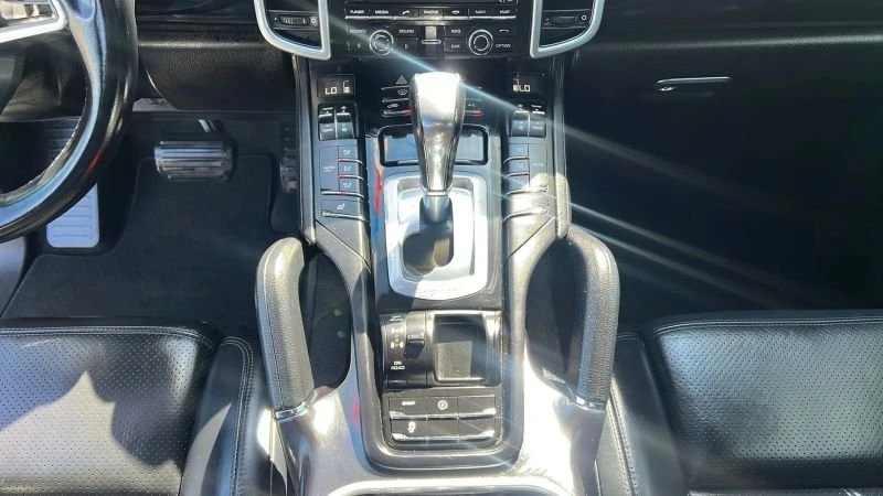 2016 Porsche 958 Cayenne - Image 6 of 20