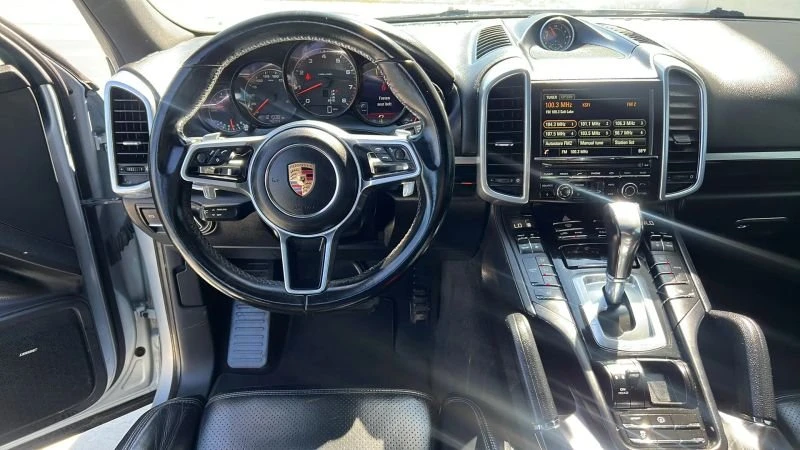 2016 Porsche 958 Cayenne - Image 8 of 20