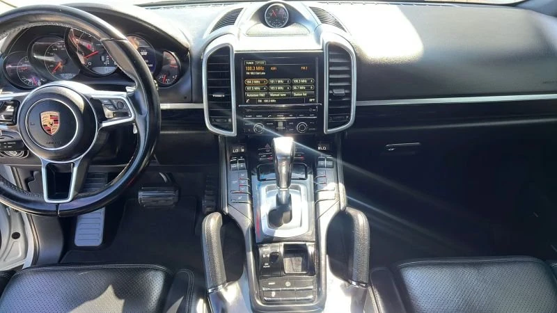 2016 Porsche 958 Cayenne - Image 7 of 20