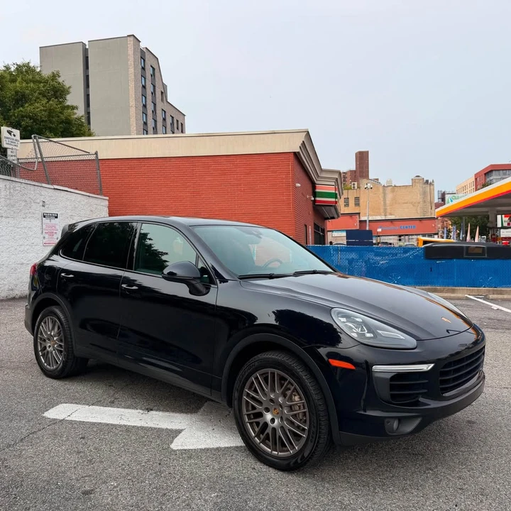 2016 Porsche 958 Cayenne - Image 2 of 10